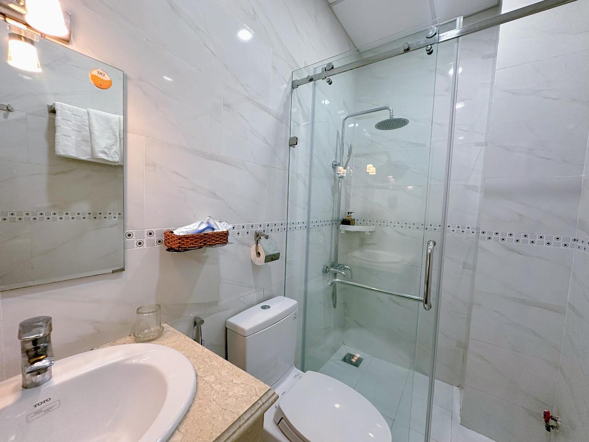 Tra My Hotel - Saigon Center Хошимин Екстериор снимка
