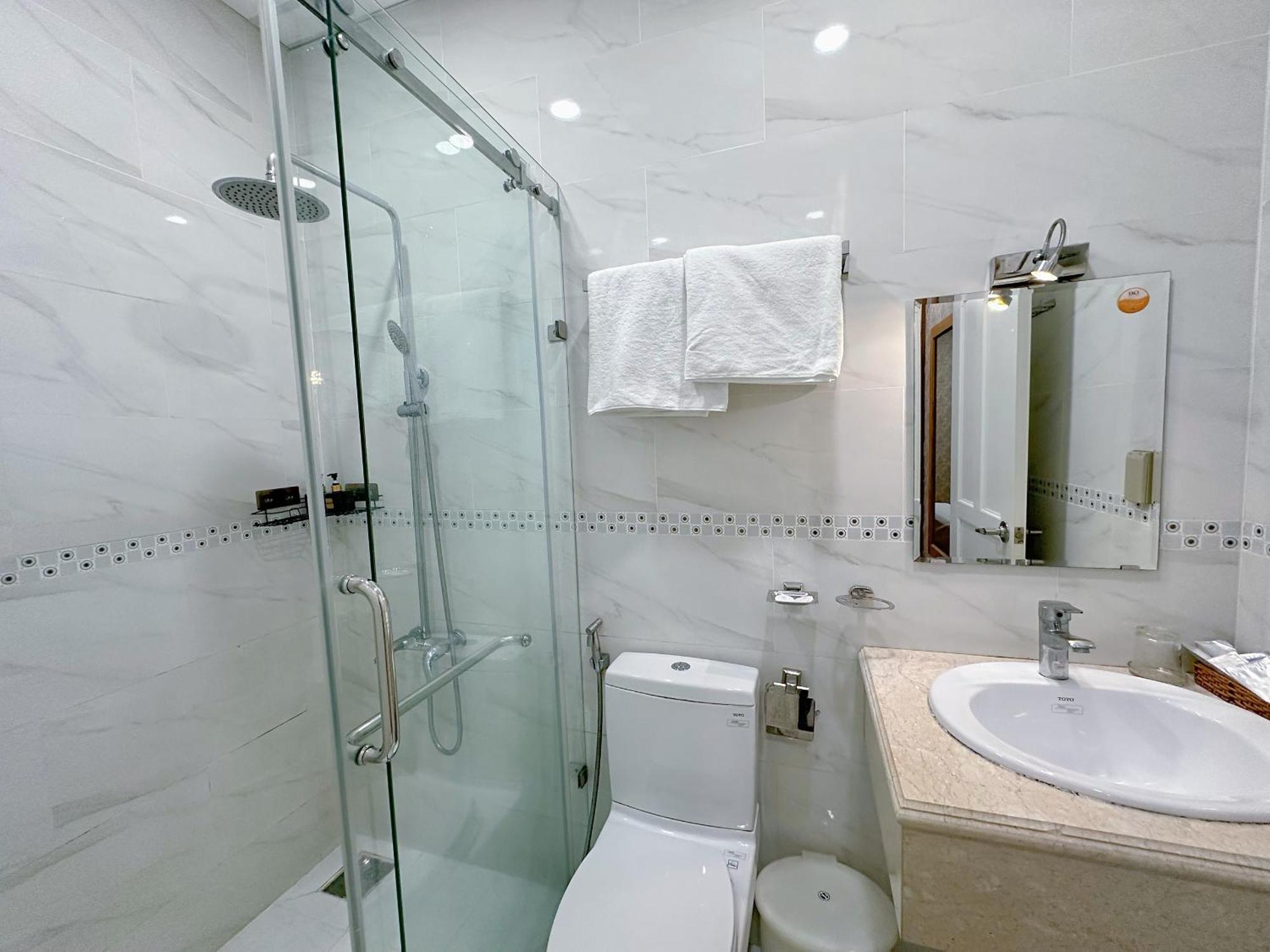 Tra My Hotel - Saigon Center Хошимин Екстериор снимка